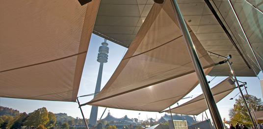 Sonnensegel von Sunsquare in der BMW Welt München